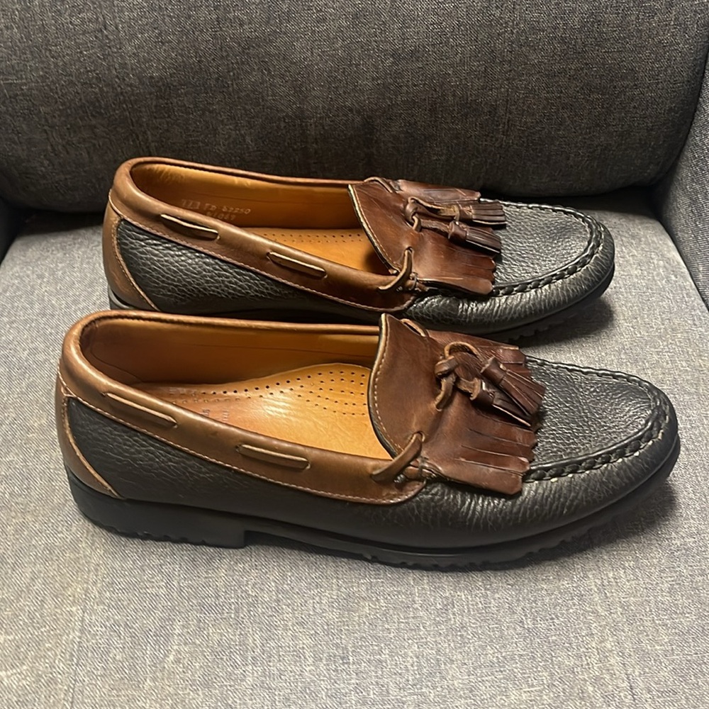 Allen Edmonds Nashua Tassel Loafer in Black & Brown - Picture 5 of 10